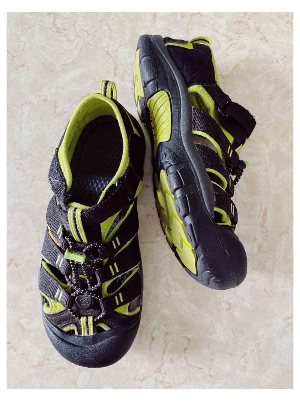 Keen Youth Sz 4 Newport H2 Green and Black Waterproof Sandal